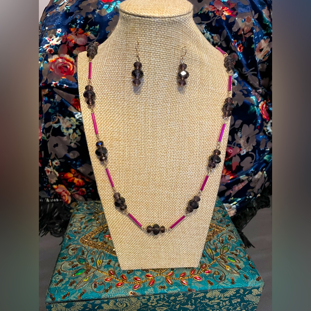 Vintage Purple Crystal Faceted And Magenta Bead Necklace With Dangle Earrings 25$